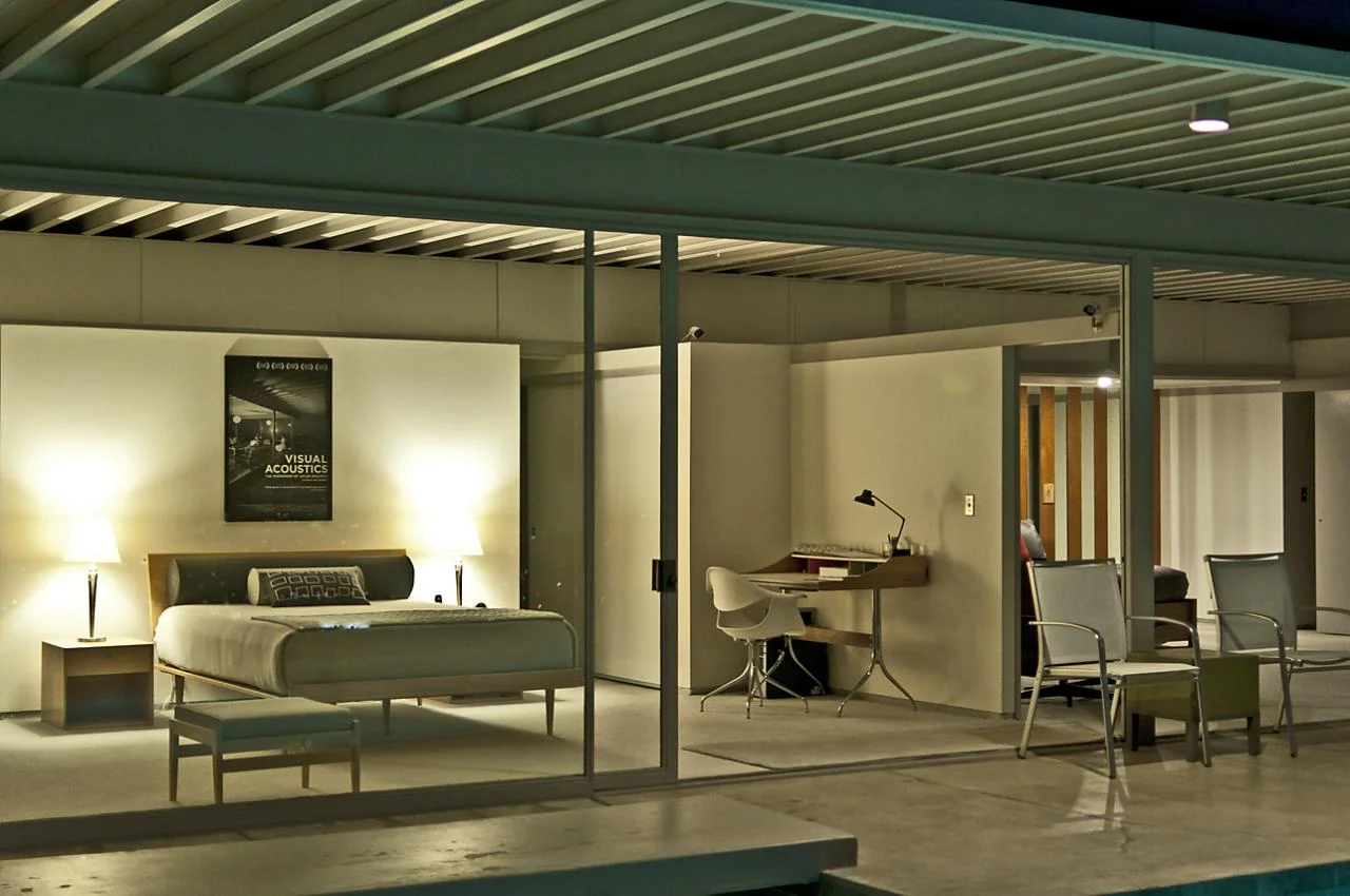 Stahl House (Case Study House No. 22), designed by Pierre Koenig, cantilevered over Hollywood Hills in Los Angeles